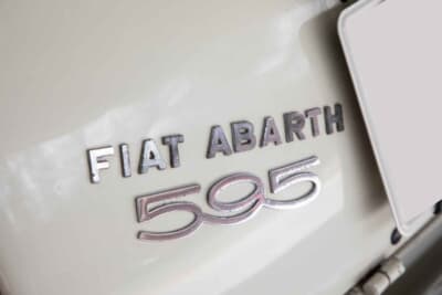 フィアット アバルト595SS：各所のエンブレム類がアバルトであることを主張