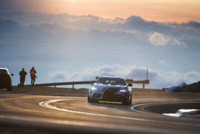 パイクスピーク5度目の挑戦となる吉岡選手。パイクスピークに初挑戦した2011年（2000年式日産シルビア）のタイムは11分33秒734（タイムアタック2WD部門3位）。翌年もシルビアで参戦し、2013年にはスバルBRZ、2014年にはサイオンFRSで挑戦と、ずっとFR車にこだわっての参戦。今回はミシガン州のトヨタR&Dの社員チームからGRスープラでの参戦となった