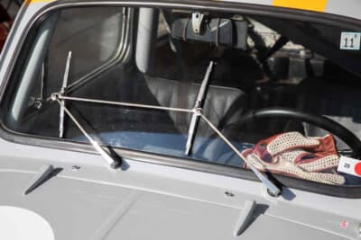 フィアット アバルト1000TCR:軽量化のために、片方のモーターを排除したパラレルリンクワイパー