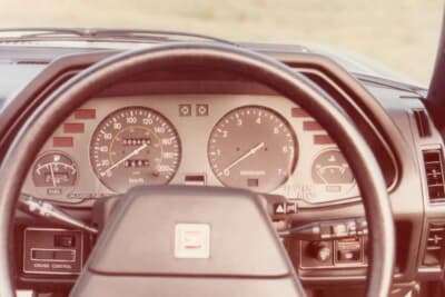 日産 フェアレディ 280 Z-T Tバールーフ:メーターはカナダ仕様のkm/h表示にした