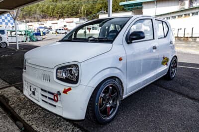 スズキ HA36型 アルトバン:見た目でターボ仕様とまったく分からないのも面白い。タイヤは定番のポテンザRE-71RSで、油脂類はすべてスノコ製で統一している