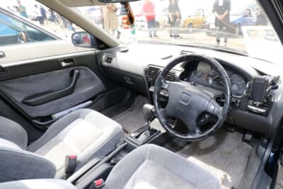 ホンダ アコード ワゴン：継ぎ目のない一体化した高質感あふれるインストルメントパネルがポイント