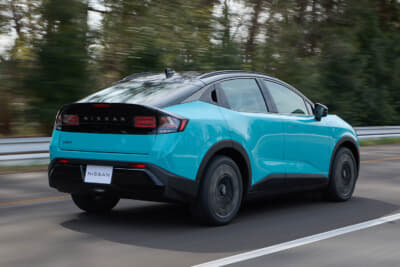 日産 リーフ：日常の運転の安心感を高めるために、一部地域では、前方車両との距離を自動調整する「インテリジェントディスタンスコントロール」も搭載