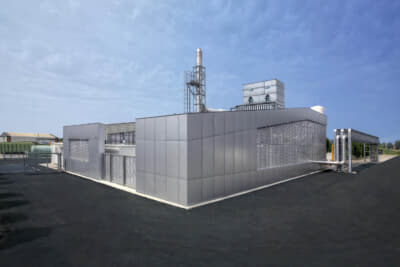 同社は太陽光発電設備のさらなる拡張を予定しており、倉庫エリアにおける工事が2025年末までに完了予定である