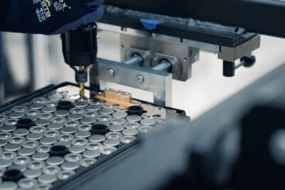 ブガッティ トゥールビヨンの設計は重量配分を最適化し、60kmを超えるモーター走行を可能にする