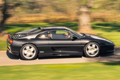 16万6750ユーロ（邦貨換算約2740万円）で落札されたフェラーリ「F355」（C）Courtesy of RM Sotheby's