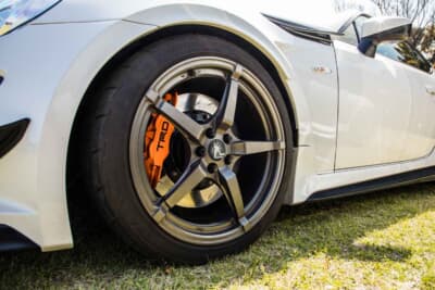 トヨタ 14R60：ホイールは専用の18インチ（8.5幅）マグネシウム鍛造ホイールで、Griffonのエンブレムがセンターキャップに描かれる