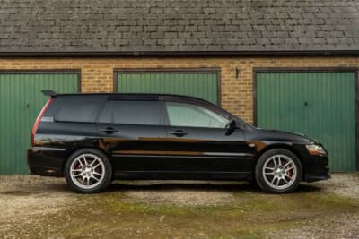 2万5000ポンド(約430万円〜487万円)で現在も販売中の三菱「ランサーエボリューション ワゴンGT」(C)Bonhams