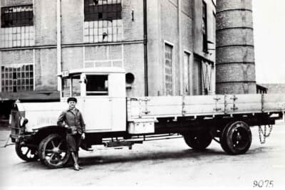 1923年、マンハイムのベンツ社は世界初のディーゼルトラックの開発に成功