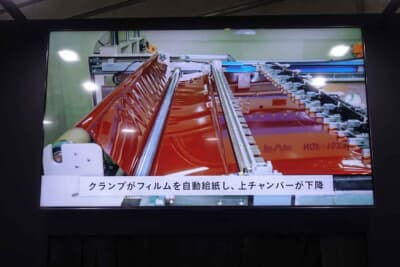 会場では手順を説明する映像が流れていた