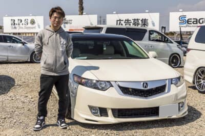 2008年式のホンダ アコードツアラーとオーナーの村田さん