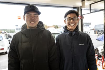 畑中千宙（左）と阿部快成（右）がL250型ミラを共同で所有している。スプリントのレースは交互に出場するのだろうか？