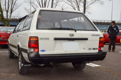 スバル 3代目 レオーネ エステートバン4WD:マフラーはアメリカから取り寄せている