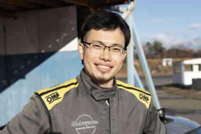 所属チーム「CSW自動車部」ではコーチ役も務める松山雄大。松山がレクチャーするようになり、ほかのドライバーも飛躍的にレベルアップした