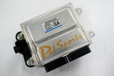 レギュレーションによりエンジンの改造は認められていない。スズキ HA36型アルトに必須なのはECUでパワーもトルクもフィーリングも激変する