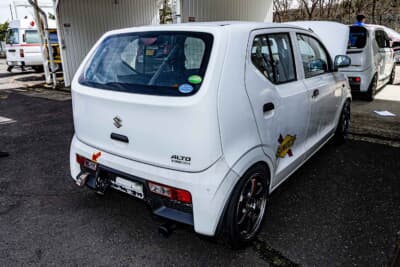 スズキ HA36型 アルトバン:カーペットなど内装こそ取り外したが、外装パーツの軽量化は一切なし。当面は現状のままクラス優勝とコースレコード更新を狙う