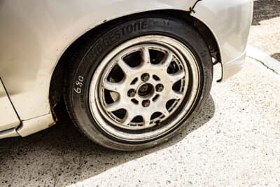 スズキ HA23型 アルト：タイヤは定番中の定番であるポテンザ・アドレナリンRE004。学生クラスと3クラスのほとんどが同じ銘柄を使用していると思われる