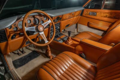 28万625ユーロ（邦貨換算約4620万円）で落札されたアストンマーティン「V8 ヴァンテージ オスカー・インディア」（C）Courtesy of RM Sotheby's