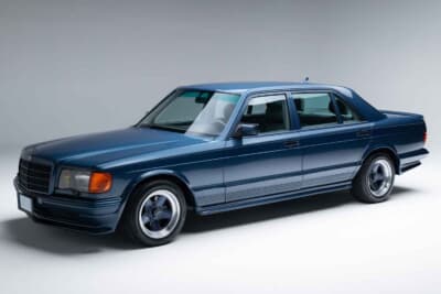 メルセデス・ベンツ「500SEL 5.0 AMG ブルーベリー」（C）Courtesy of RM Sotheby's
