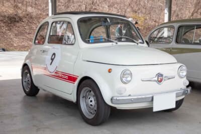 フィアット アバルト595SS：当時のレース用純正オプションだったFRP製ハードトップなども装備された、とても希少かつ魅力的な個体