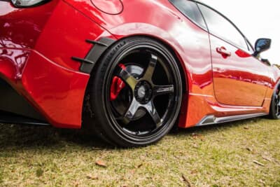 トヨタ 86：トヨタ 86：5スポーク形状のADVANスポーツ GTビヨンドで、フロント19×8.5J+45、リア19×9.5J+44。そのサイズにフロント225/35R19、リア235/35R19をそれぞれチョイスしている