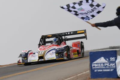 2018年式Norma M20 SF PKPを駆り、シモーネ選手がパイクスピークに初挑戦した2018年。総合2位となる8分37秒240のタイムでルーキー賞を受賞した