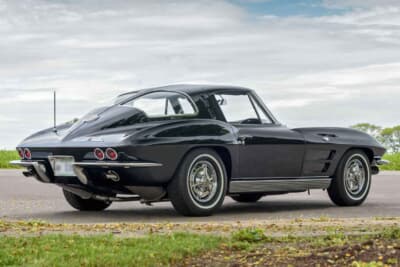 13万7500ドル（邦貨換算約1990万円）で落札されたシボレー「コルベット C2スプリットウインドウ」（C）Courtesy of RM Sotheby's