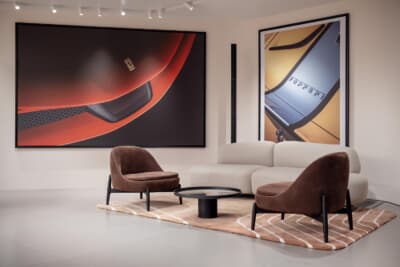 フェラーリの新CIは、来場者体験の質をさらに高め、ブランドのDNAおよび価値観と調和する空間の創出を目的としている