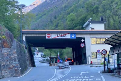 イタリアからスイスへ