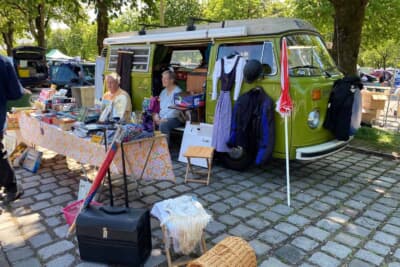 商品より超レトロなVWのキャンピングカーの方が気になります