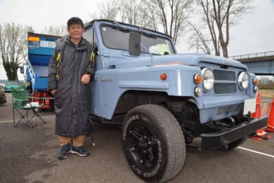 1974年式の日産 2代目 パトロールとオーナーの鈴木茂さん