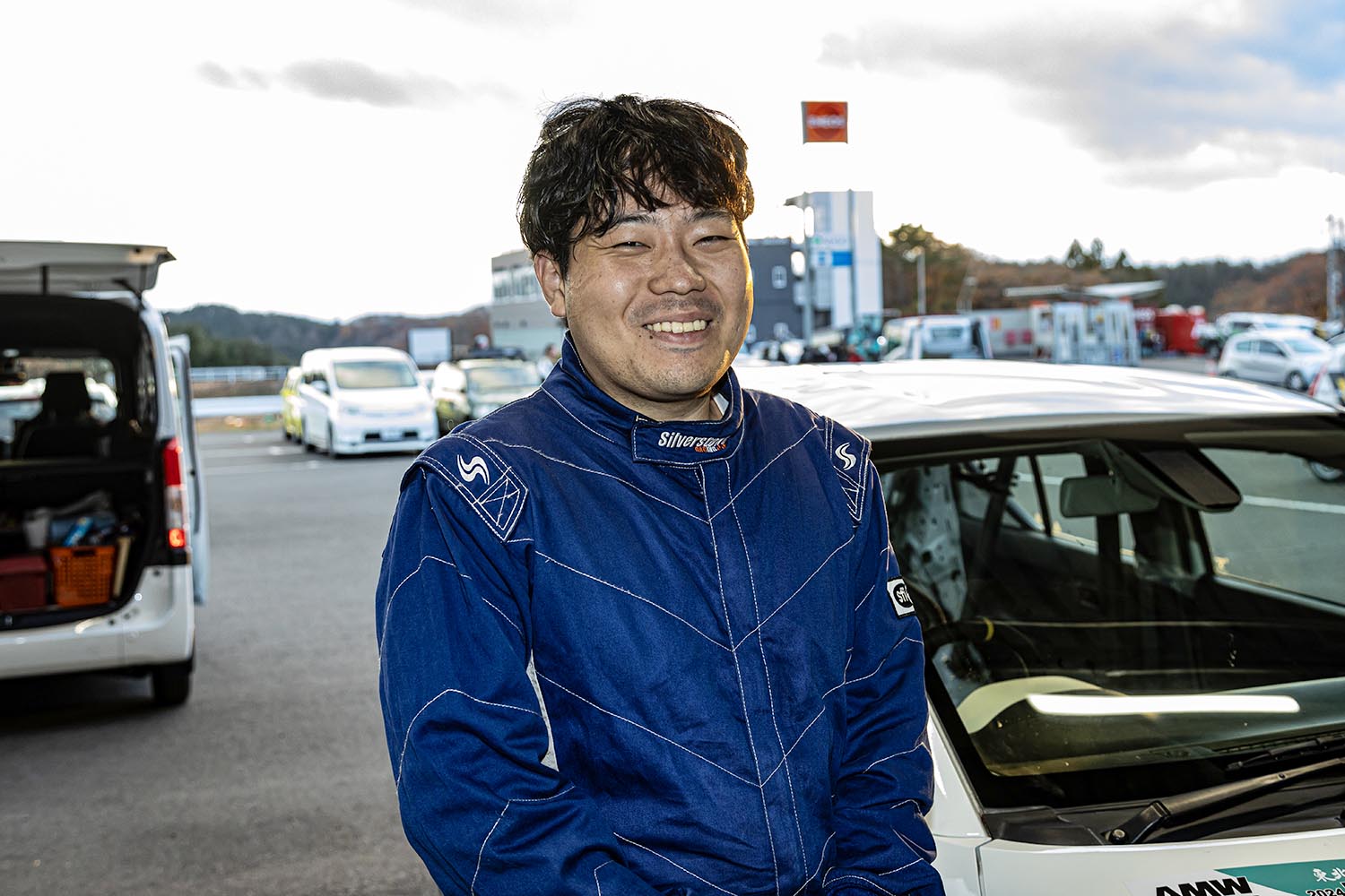 油彩 乗政大滝 祖父の愛車・スズキHA36型「アルト」をレースマシンに