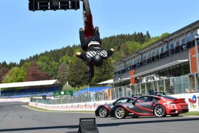 グリッドウォークの時間にはアクロバティックなショーも披露されていました