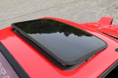 トヨタ 初代 AW11型 MR2：渡部拳也さんの愛車はサンルーフ付き。当時はみんなが憧れた装備である