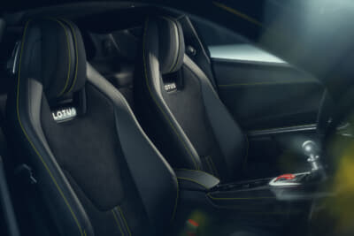 ロータス エミーラ ターボSE：レーシングラインのインテリア