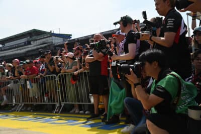 ピットストップチャレンジを見学する多くのファン