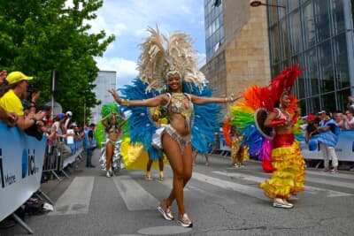 サンバダンサーのみなさんも笑顔で酷暑のなか、素敵なダンスを魅せてくださいました