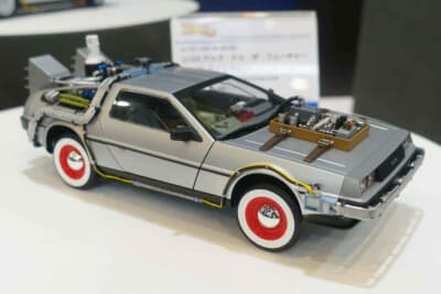 青島文化教材社：バック・トゥ・ザ・フューチャーIIに登場したデロリアンのプラモデル