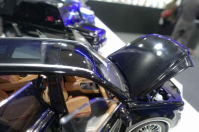 Almostreal製のトヨタ センチュリー SUVの内装