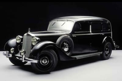 1936年2月にダイムラー・ベンツ社は、ベルリンオートショーで「世界初のディーゼル乗用車260D/W138」を発表。写真はプルマンリムジン（フロント）