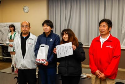 ハートビート賞とXADO賞をゲットした西沢拓真。表彰台にも立ち最高の結婚記念になったはずだ。商品はFRPリアゲートを選択した