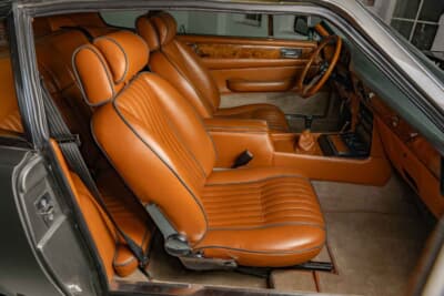 28万625ユーロ（邦貨換算約4620万円）で落札されたアストンマーティン「V8 ヴァンテージ オスカー・インディア」（C）Courtesy of RM Sotheby's