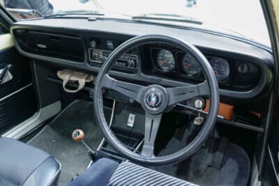 スバルff-1 1300Gスポーツ:インテリアはノーマルパーツを“温存”するために、辻下さんの好みでナルディ製のレザーステアリングへと交換されている