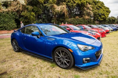 スバル BRZ：標準ではクリアのフロントのサイドウインカーは86の北米輸出用のオレンジに交換している