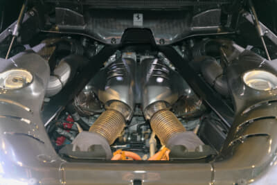 フェラーリ 296スペチアーレ：システム最高出力880psを発生する3LV6ツインターボのハイブリッドシステム