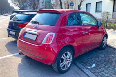 フィアット500：赤いインストルメントパネルがステキです