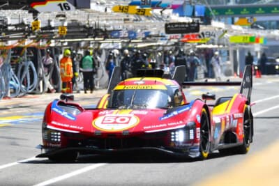 フェラーリの赤はやはり目を引きますね