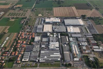 2025年、ランボルギーニはサンタアガタ・ボロネーゼの生産拠点におけるオンバランス・カーボンニュートラル認証取得から10周年を迎える