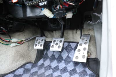 日産 6代目 910型 ブルーバード：ロンザペダルが懐かしい