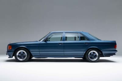 メルセデス・ベンツ「500SEL 5.0 AMG ブルーベリー」（C）Courtesy of RM Sotheby's
